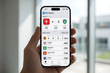 手机端体育资讯 - 手机屏幕显示857体育比分应用界面，数据清晰易读